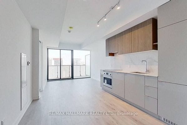 Roehampton Avenue, Toronto